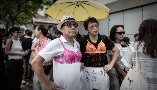 Dagli al poliziotto! Dagli al poliziotto!